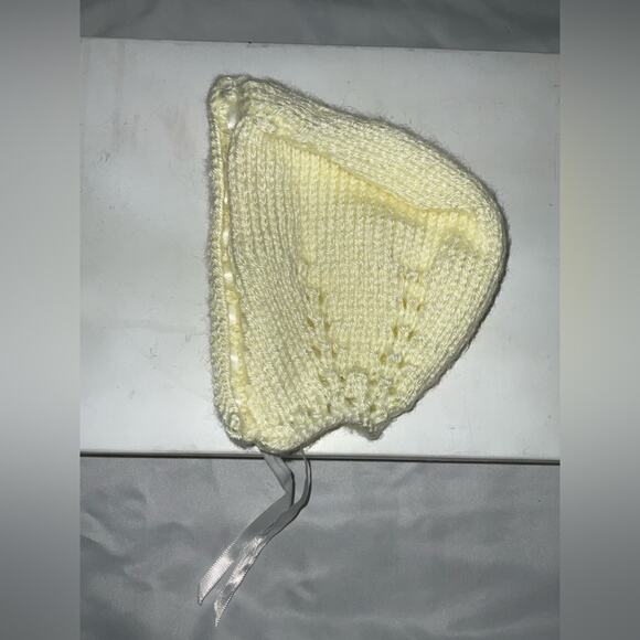 NEW HANDMADE CREAM WHITE KNITTED BABY NEWBORN BONNET CAP WITH RIBBON TIE - Picture 6 of 13